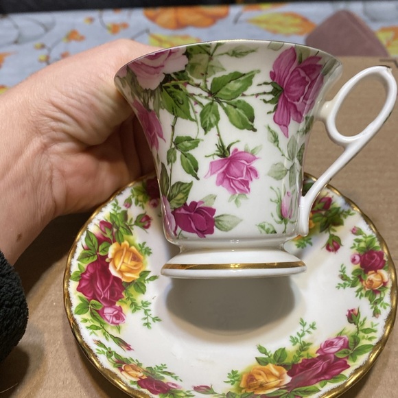 Yea cup and saucer - Picture 7 of 8